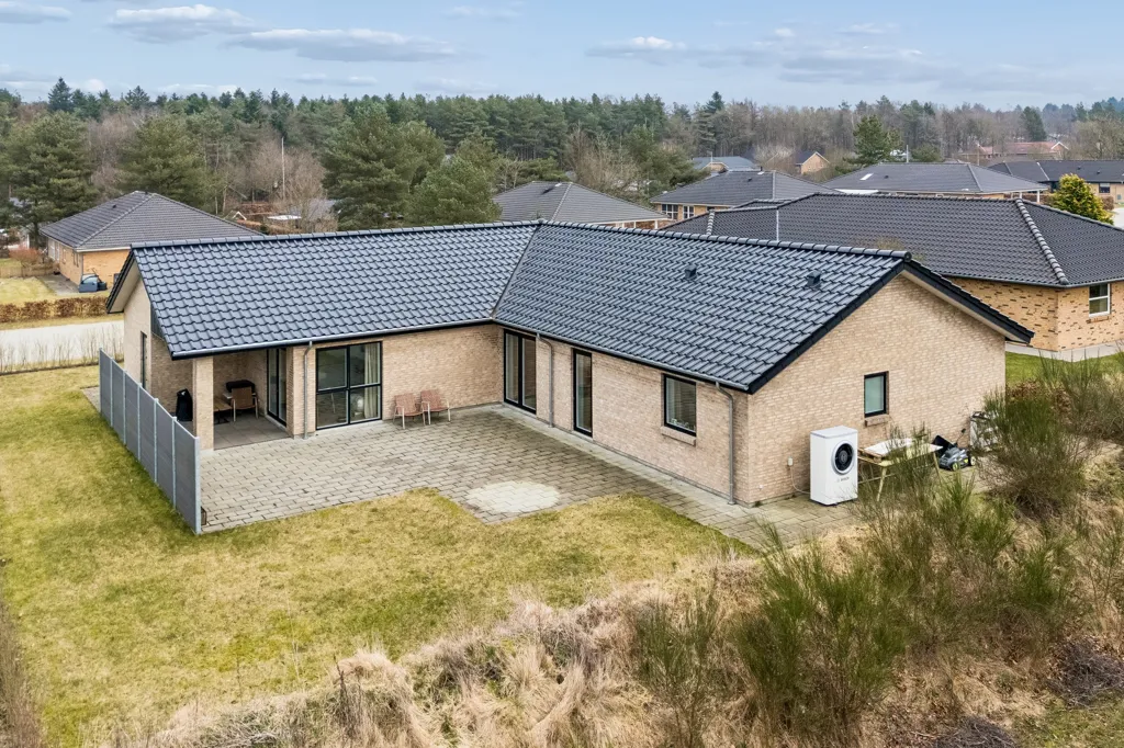 Õhuvaade - Contemporary Villa with Terrace in Brande