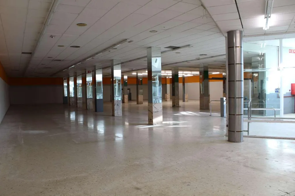 Toad - Commercial Space with Parking in Benicasim
