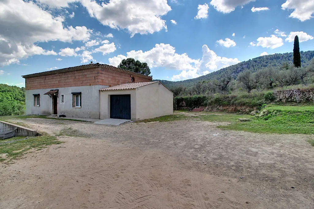 Extérieur - Maison avec Piscine et Potentiel d'Agrandissement à Salernes