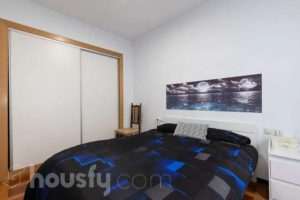 Bedrooms - Apartment with Balcony in Santa Bàrbara