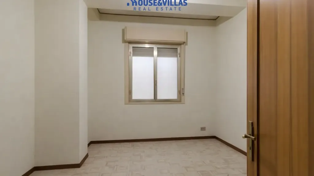 Toad - Three-Bedroom Apartment with Balcony in Avola