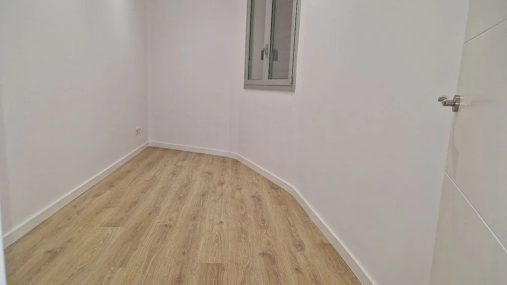 Habitaciones - Piso en planta baja con garaje en Marianao