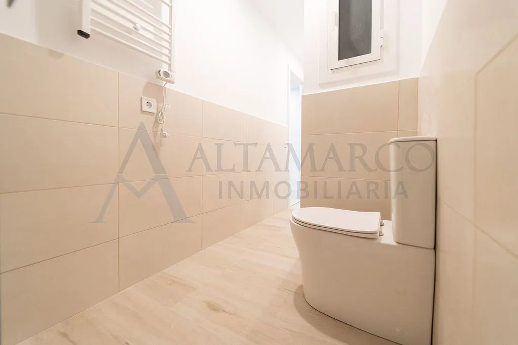 Bathrooms - Reform Apartment with Balcony in Barcelona