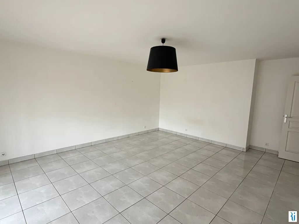 Rooms - Flat with Balcony in Le Mesnil Esnard
