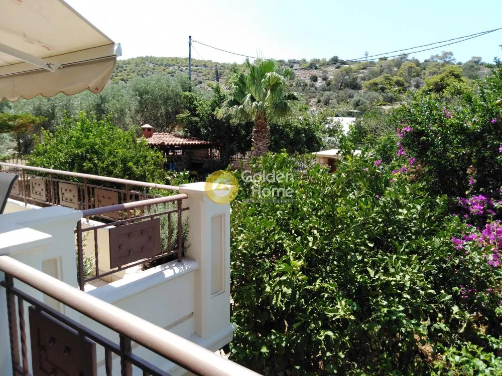 Terrasse - 7-Bedroom Building with Sea View in Varigiani