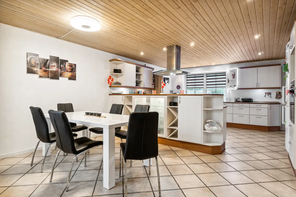 Dining Room - Villa with Play Area near Give