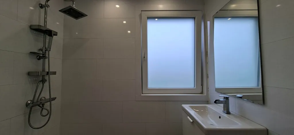 Salles de bain - Energieneutral Family Home with Garden in Grundel, Hengelo