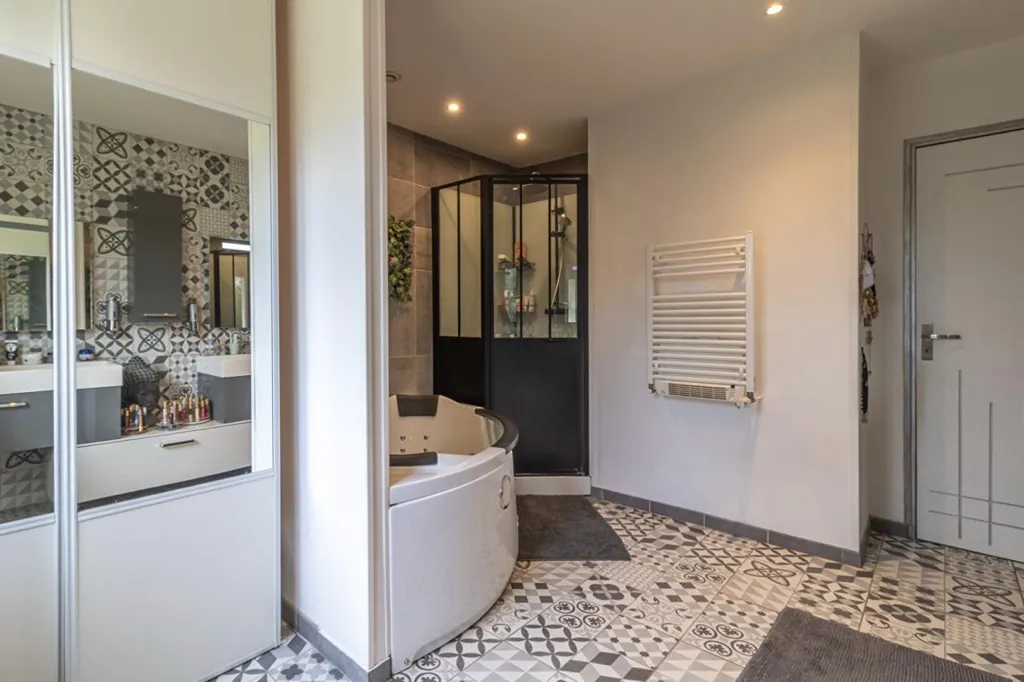 Vannitoad - Contemporary House with Pool in Genouilly