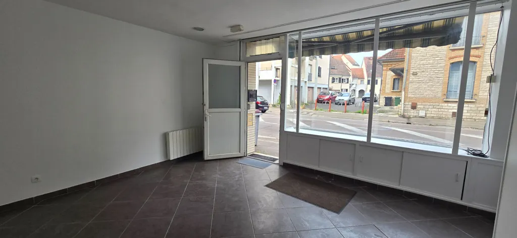 Toad - Commercial Space with Street Frontage in Troyes