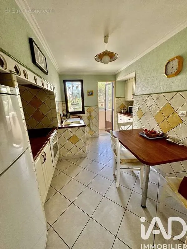 Cuisine - Appartement T4 avec Balcon à Saint-Cyr-sur-Mer