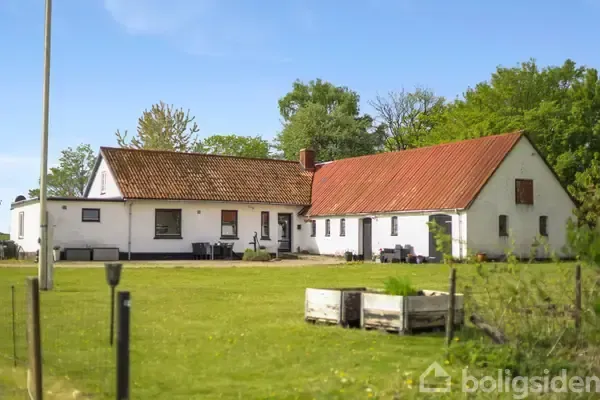Välivaade - Farmhouse with Large Garden in Ø Velling