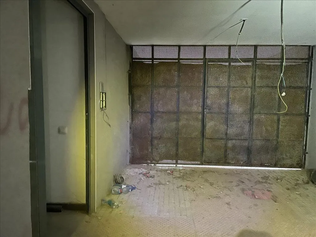 Pièces - Apartment Complex for Renovation in Deltebre