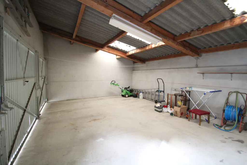 Garage - Maison de Ville avec Jardin à Bourbon-Lancy