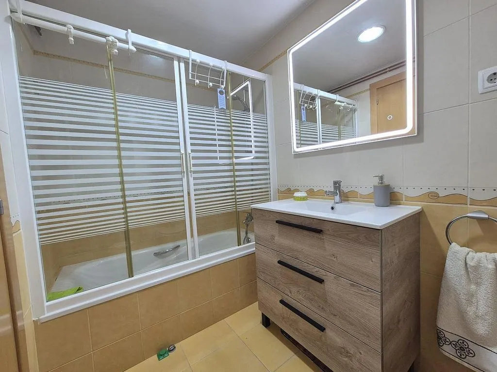 Salles de bain - Apartment with Pool and Terrace in Coma-Ruga