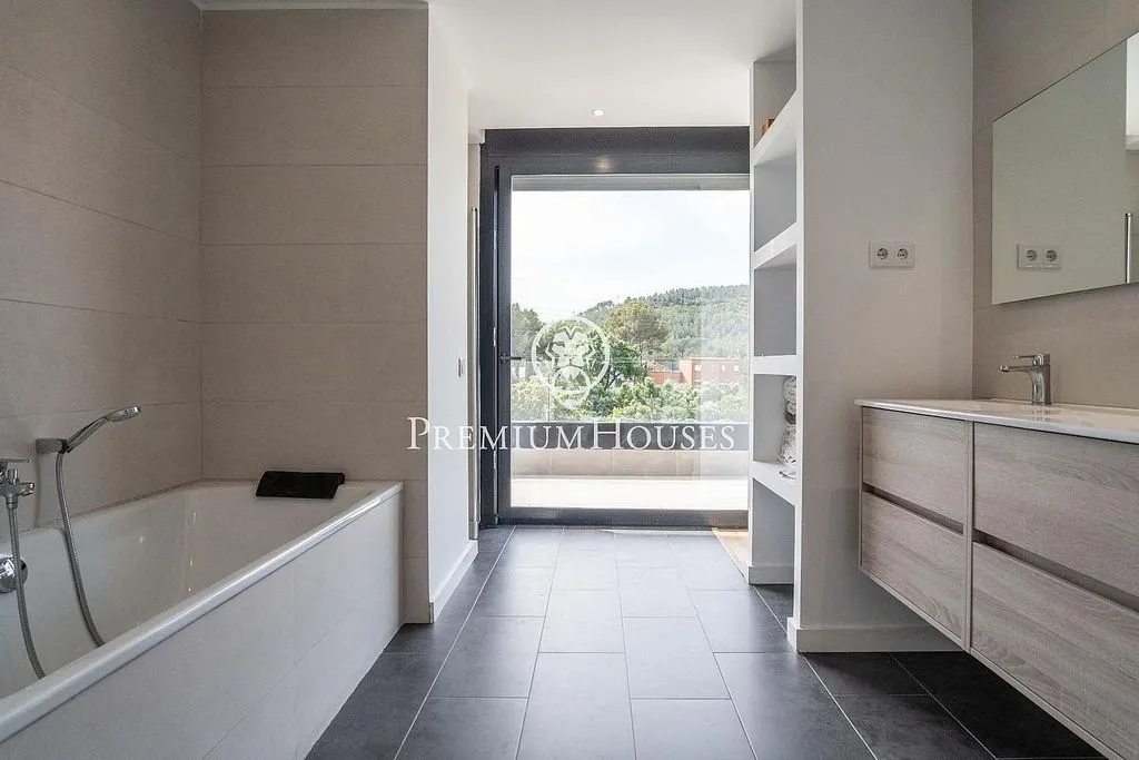 Salles de bain - Contemporary House with Pool in Gavà