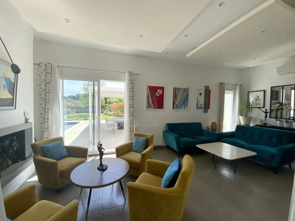 Living Room - Luxury Villa with Pool near Uzès