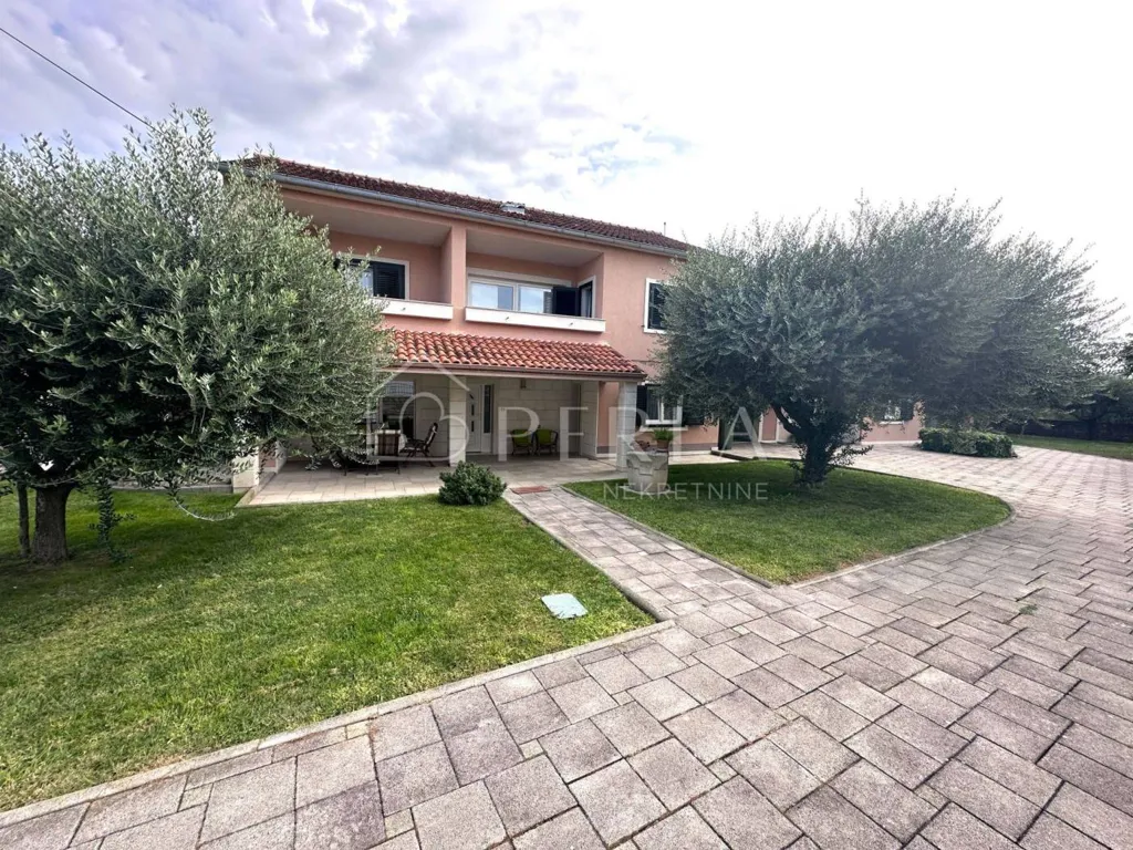 Esterno - Charming Townhouse with Garden in Nin