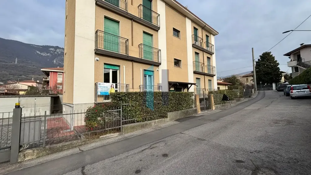 Esterno - Trilocale with Private Balcony in Botticino