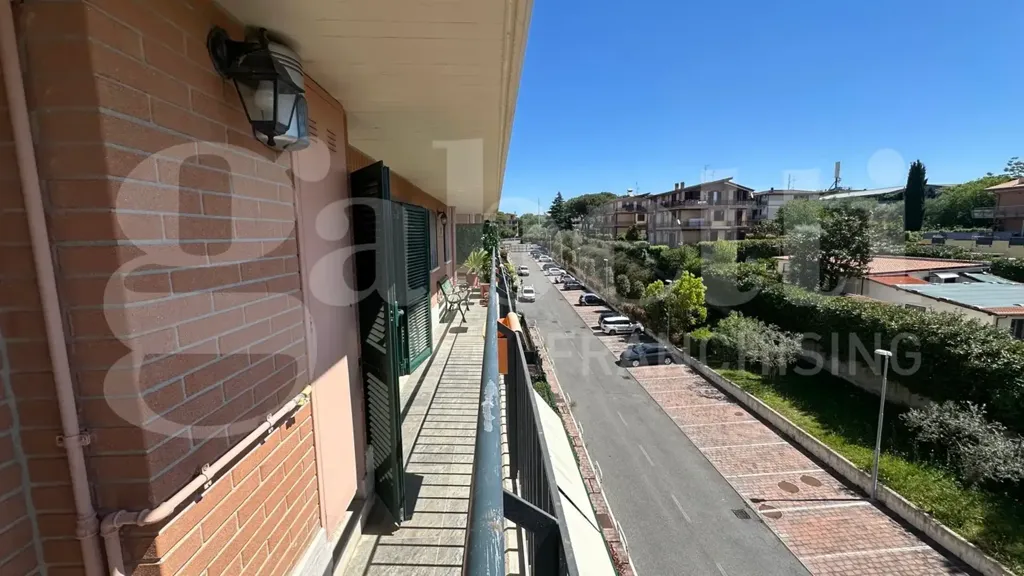 Balcon - Apartment with Balcony in Via Anagnina, Rome