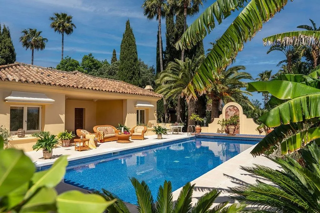 Piscine - Chalet with Pool and Terrace in Sotogrande