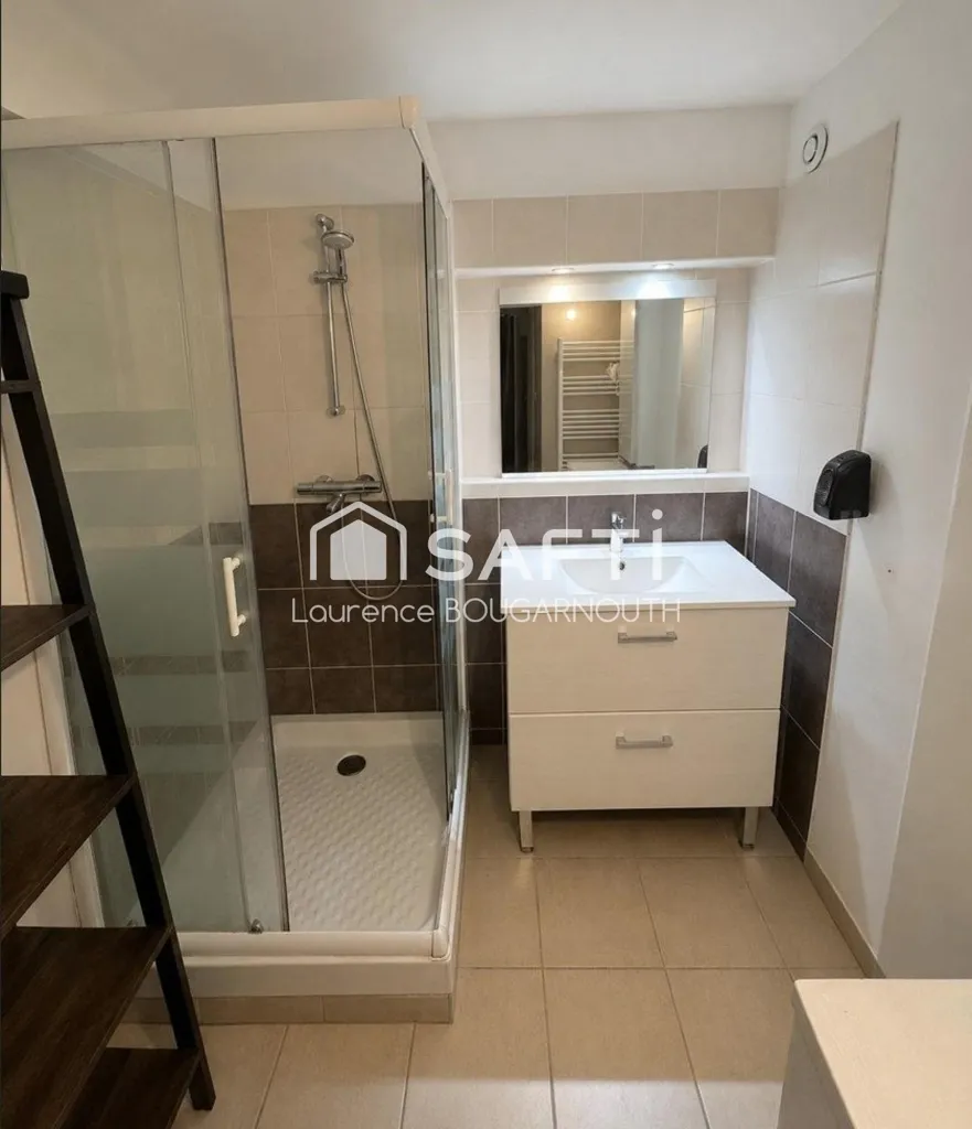 Salles de bain - Appartement avec Terrasse et Piscine à Roquemaure