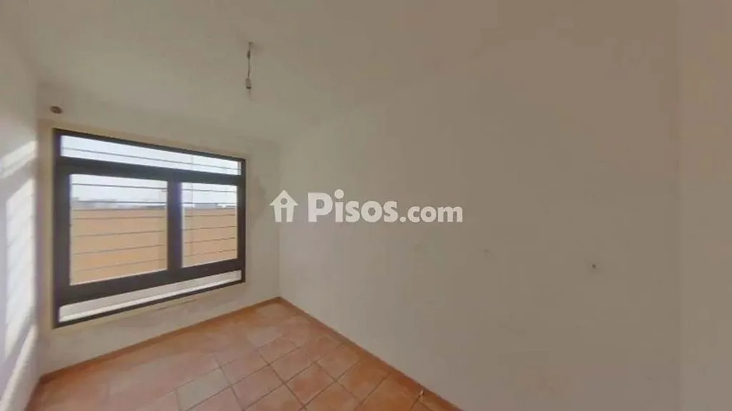 Toad - Three-Bedroom House near Blanes Beach