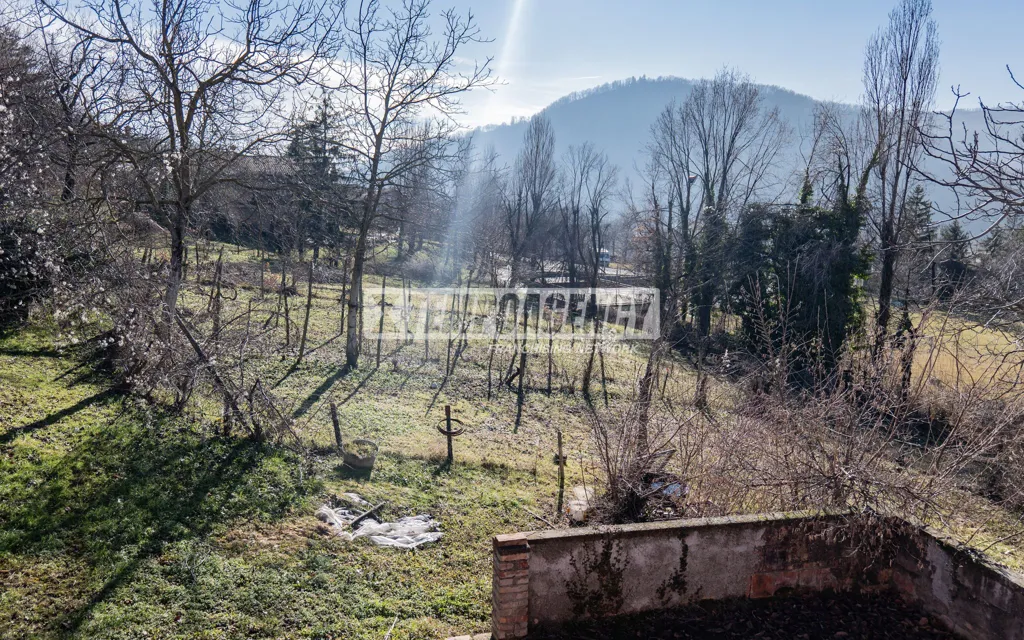 Aed - Multi-Level Warehouse with Land in Riccò