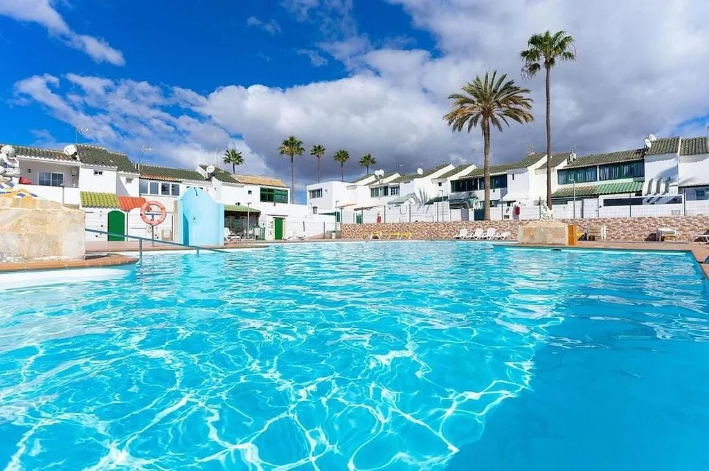 Piscine - Semi-detached House with Pool in Sonnenland