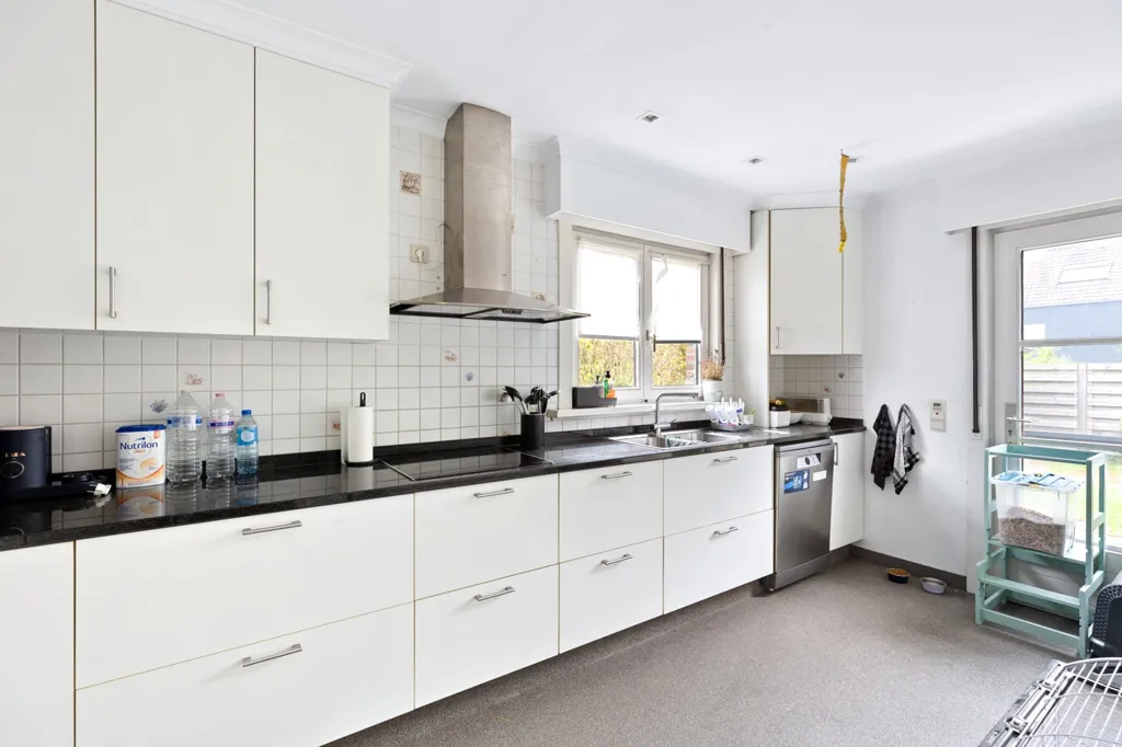 Cuisine - Bungalow avec Jardin dans un Quartier Calme à Aartselaar