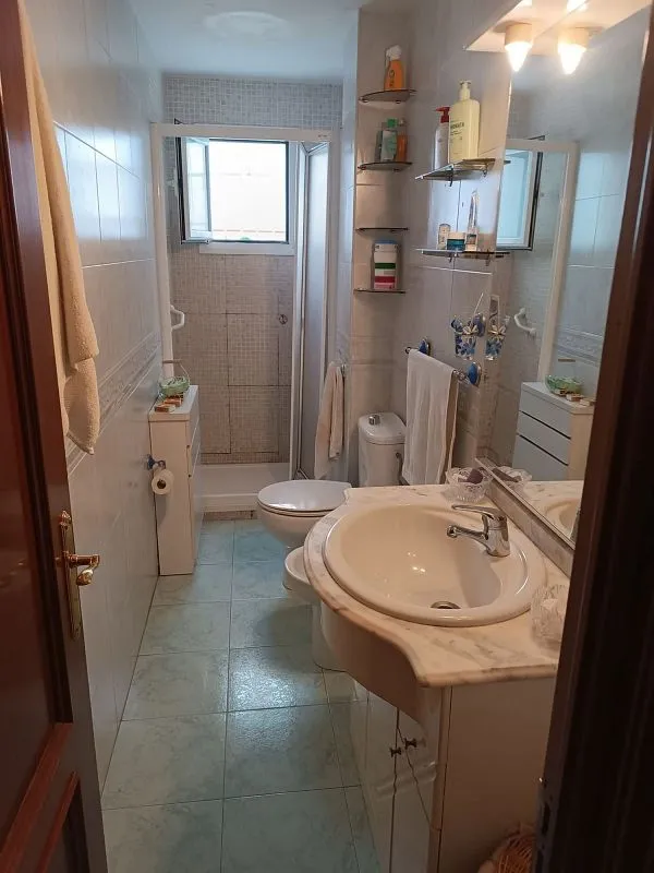 Salles de bain - Apartment with Lift in Moratalaz, Madrid