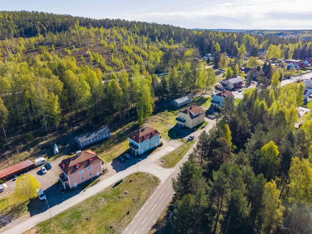 Vista aerea - Stable Rental Property with 16 Units and Garage