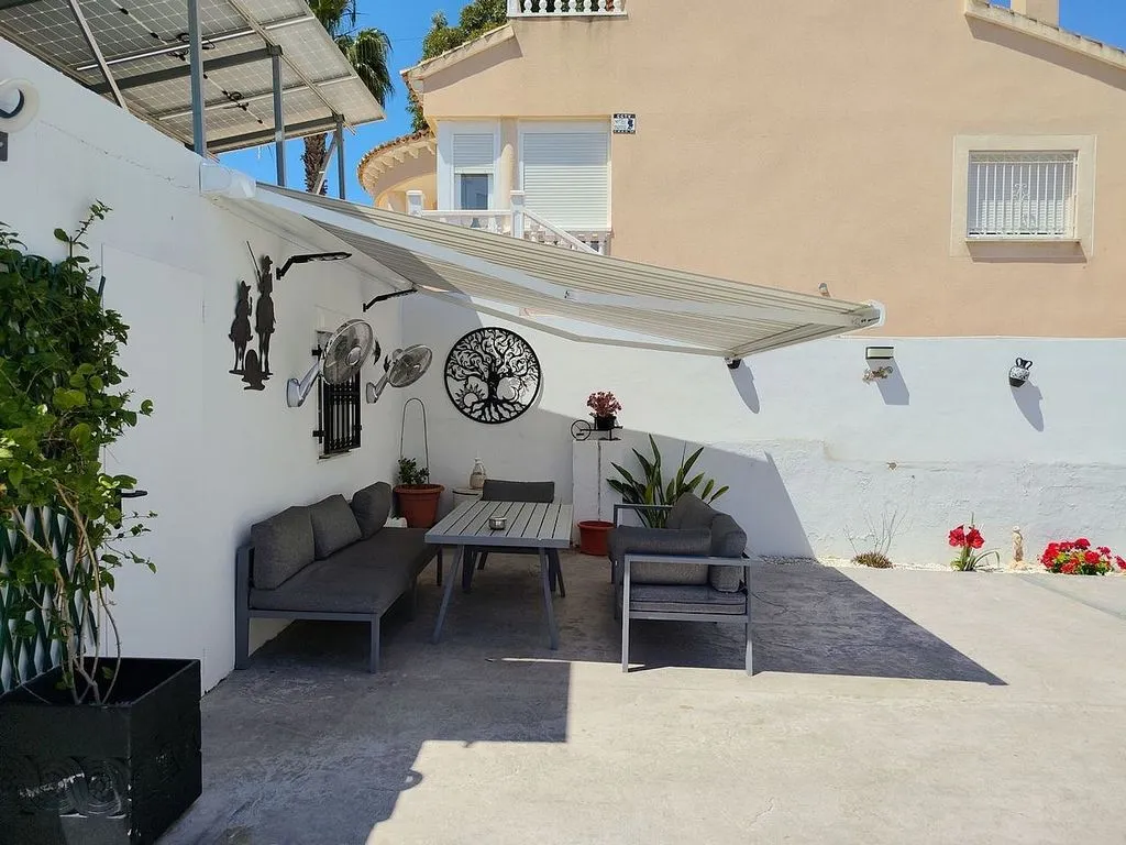 Terrass - Three-Bedroom House with Pool in Jacarilla