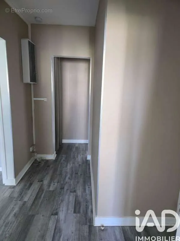 Appartement Cosy Rénové avec Parking à Contrexéville