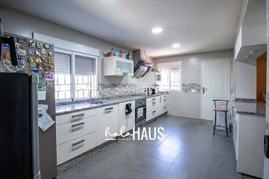 Kitchen - Chalet with Pool and Terrace in Calalberche