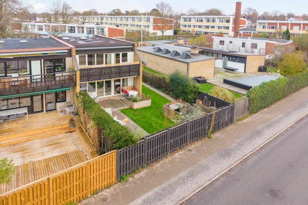 Vista aerea - Renovated 2-Storey House with Garden in Bellevue