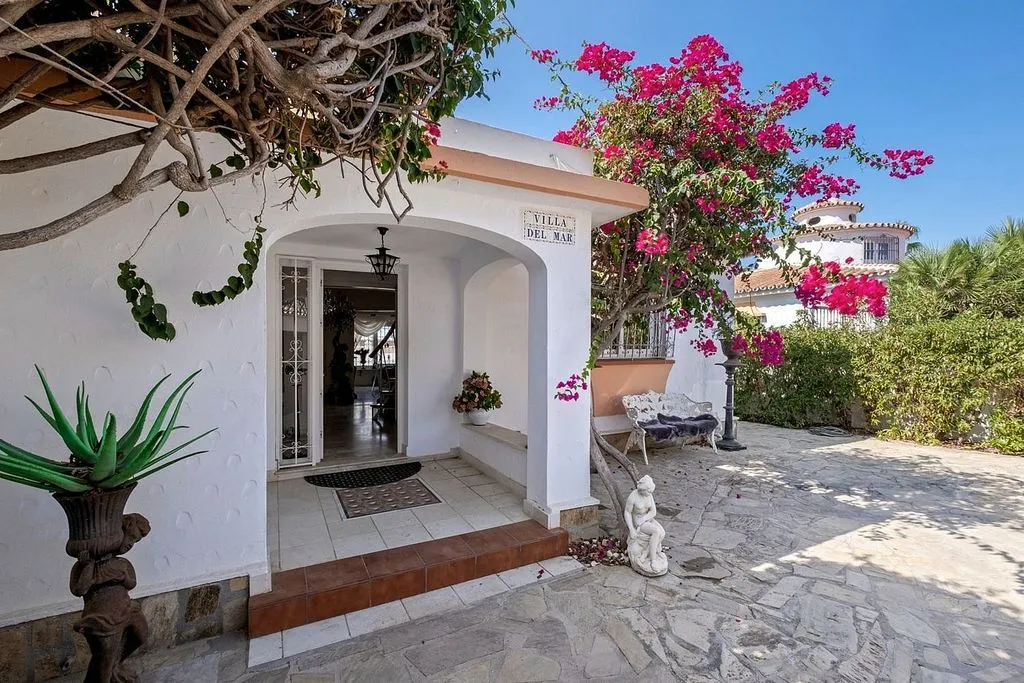 Terrass - Modern Semi-Detached Chalet with Pool in Torrox Costa
