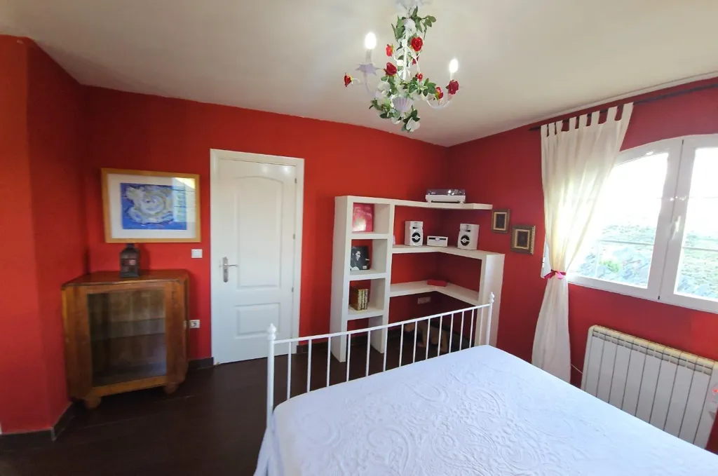 Bedrooms - Chalet with Pool in Sierra Norte, Madrid