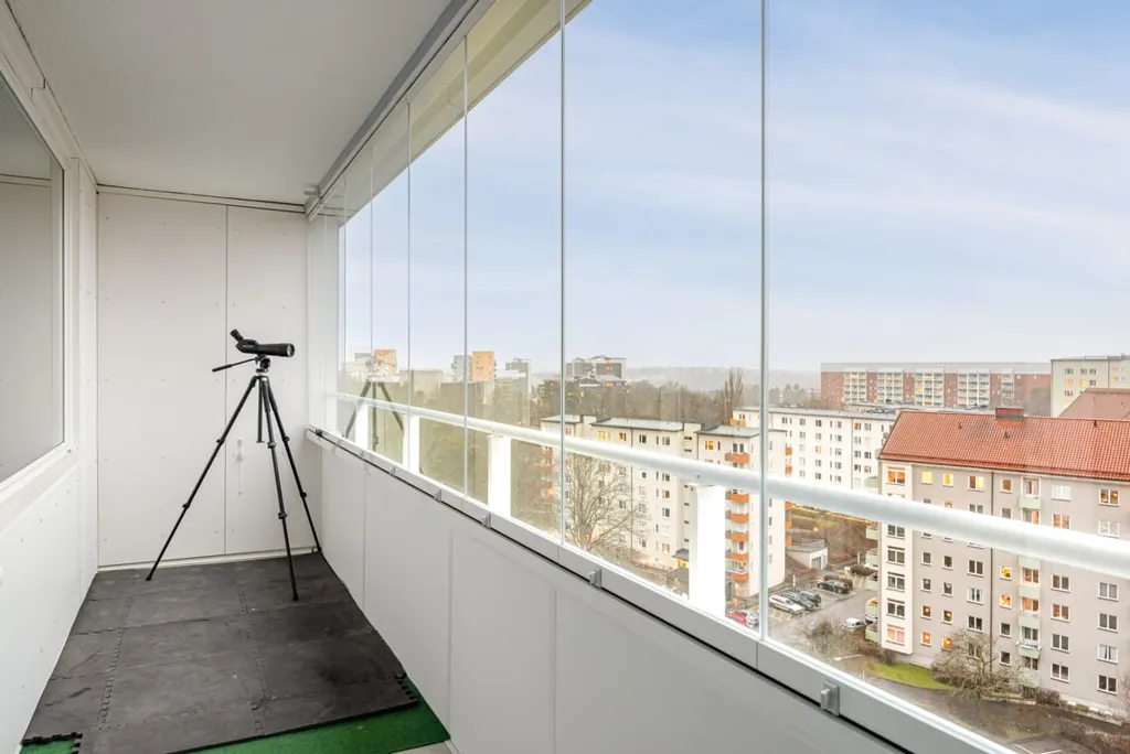Rõdu - Apartment with Western Balcony in Solna