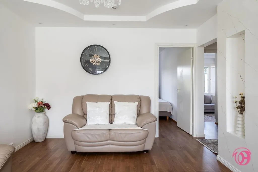 Séjour - Modernised Apartment with Balcony in Martinlaakso