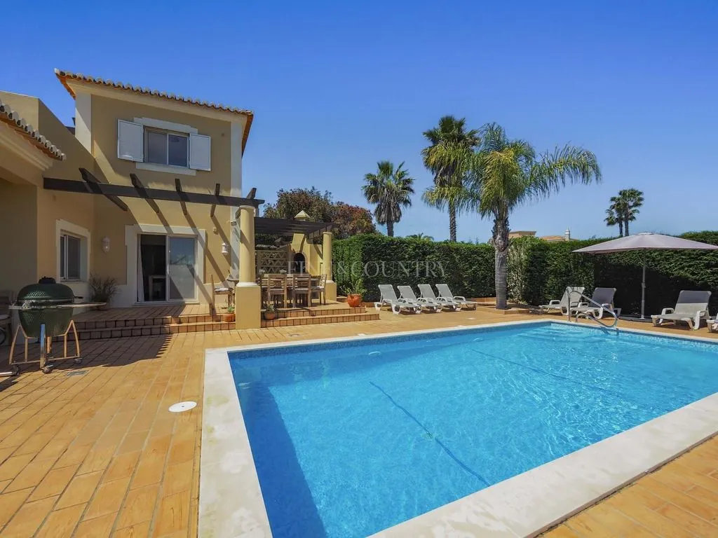 Bassein - Luxury Villa with Golf Views in Estômbar