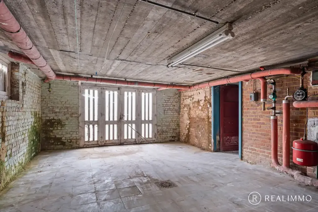 Garaaž - Renovatable House with Double Garage in Avelgem