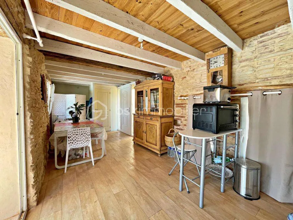 Söögituba - Charming Equestrian Estate with Paddock in Florentin