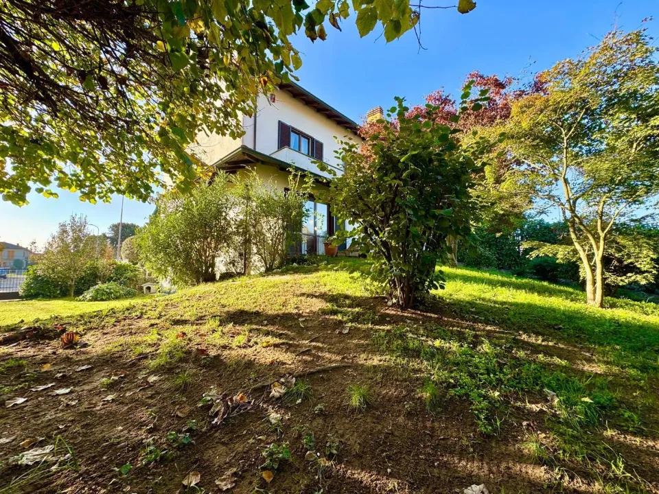 Aed - Three-sided Villa with Garden in Mortara