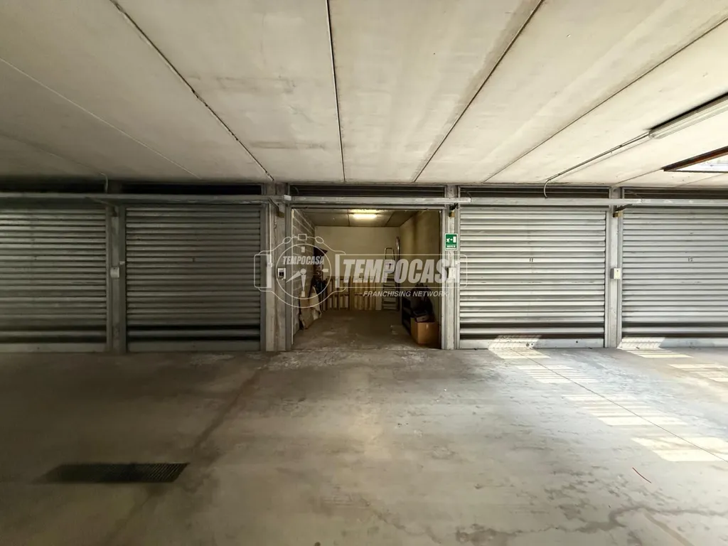 Garaaž - Ample Underground Car Park in Torino