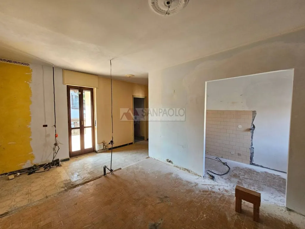 Pièces - Spacious 3-Bedroom Apartment in Alba