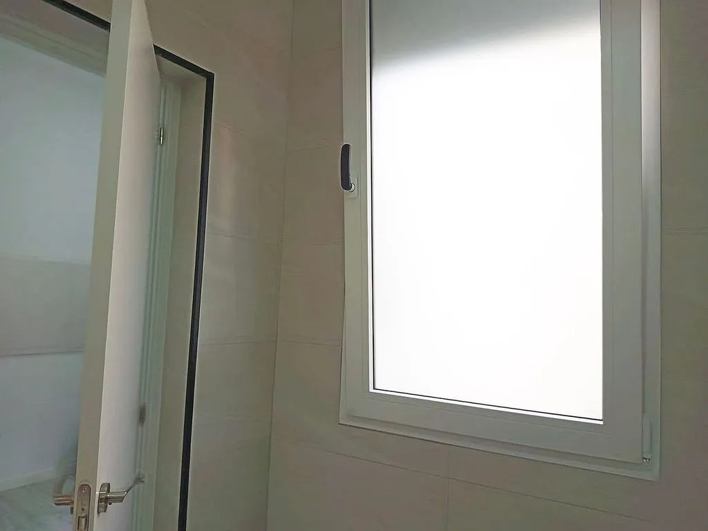 Salles de bain - Modernised 1-Bed Flat with Balcony in Trafalgar