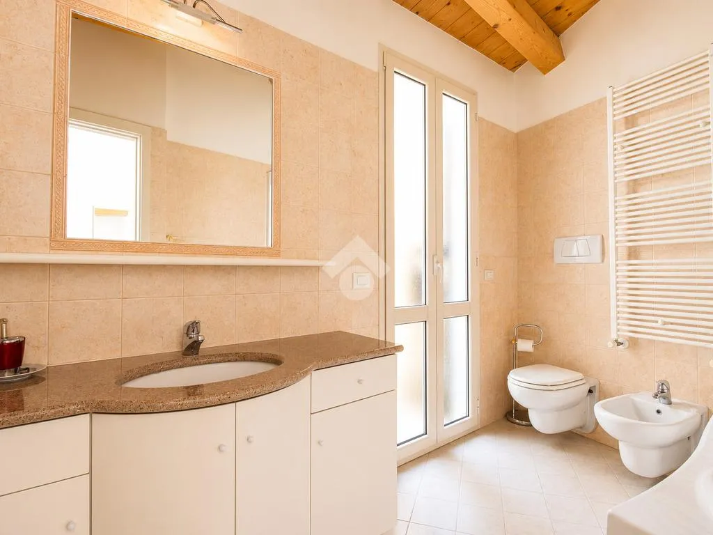 Bathrooms - Semi-detached House with Panoramic Views in Osimo