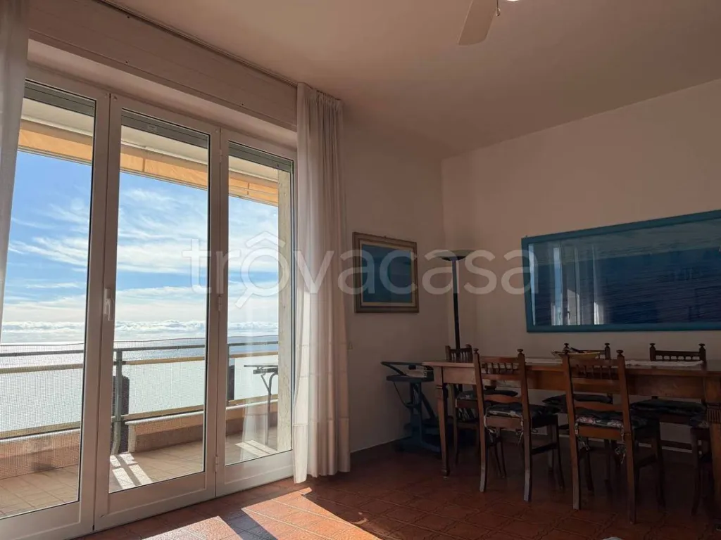 Söögituba - Apartment with Sea View in Sanremo
