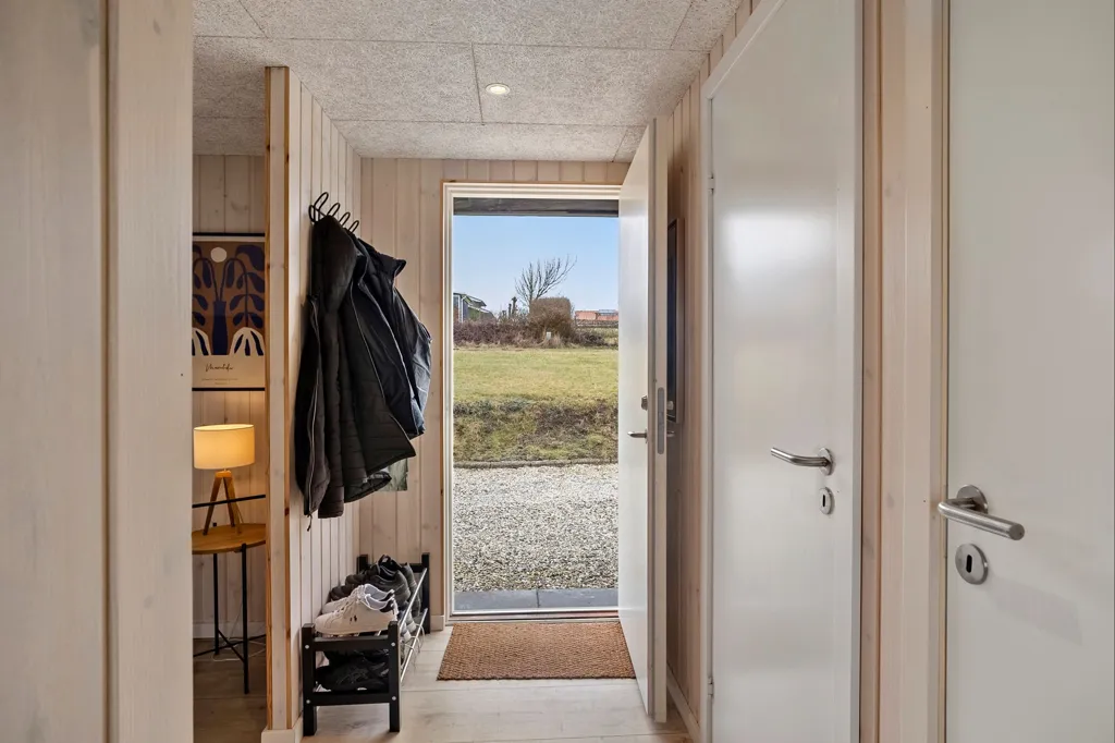 hallway_entrance
