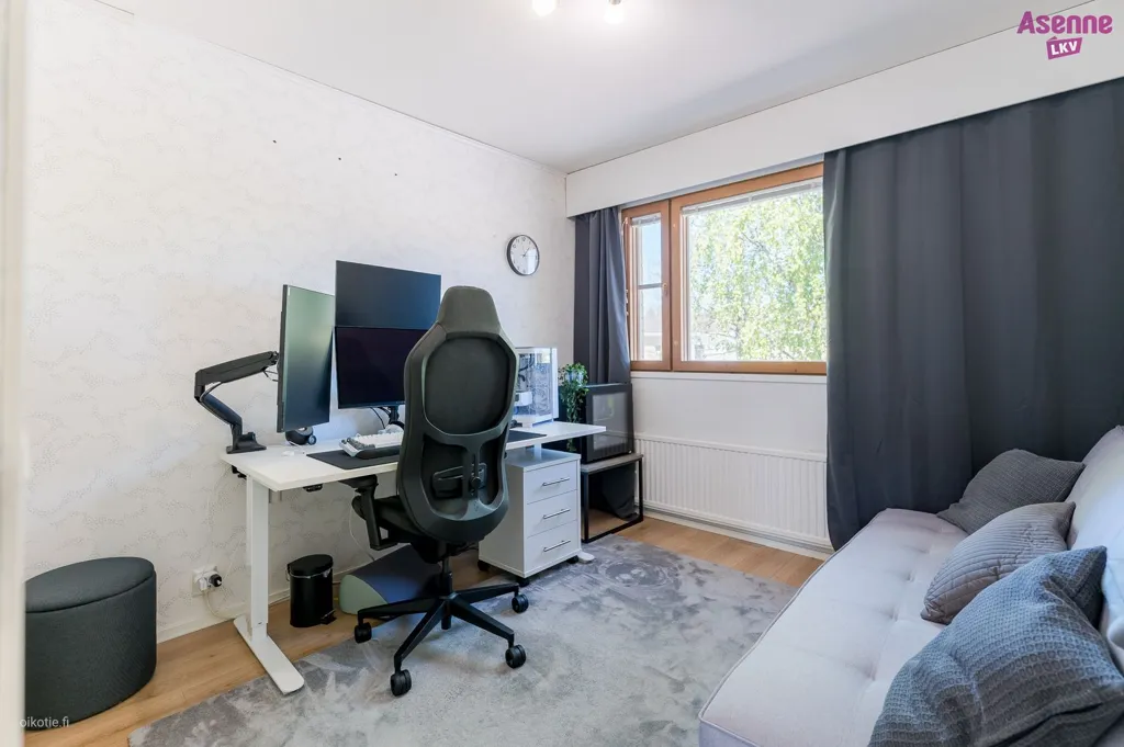 Bureau - Modernised Apartment with Sauna in Emola, Mikkeli